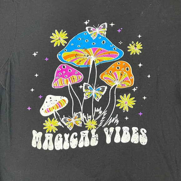 Magical Mushroom Vibes T-Shirt Size 2X - Picture 3 of 5